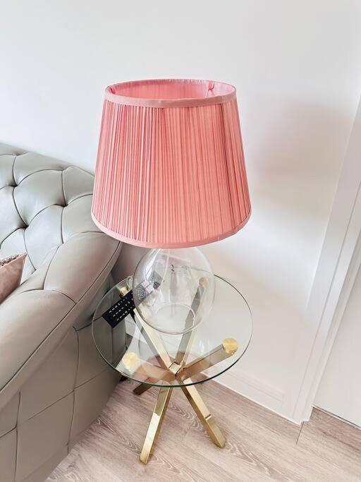 Central Derby Urban 2 Bedroom Flat - An Oasis Of Elegance! Free Parking And Wifi Suitable For Families And Professionals エクステリア 写真